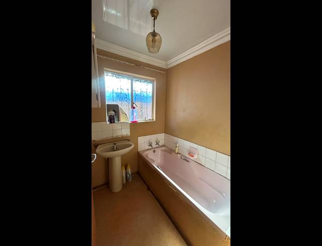 3 BEDROOM HOUSE FOR SALE IN PROTEA NORTH